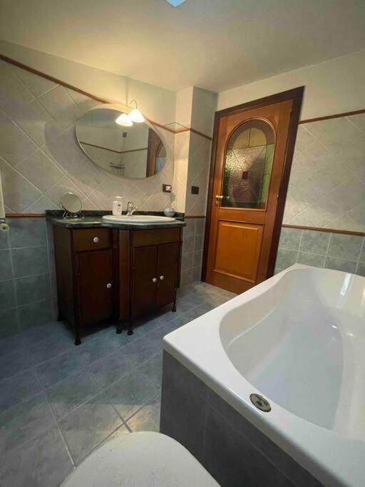 La Casa Nel Cortile Apartman Castelbuono Kültér fotó